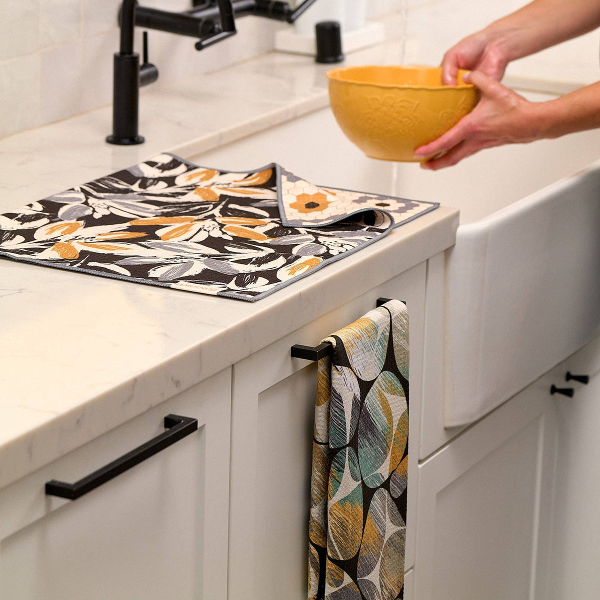 Reversible Microfiber Kitchen Towel – Leaf Tiles